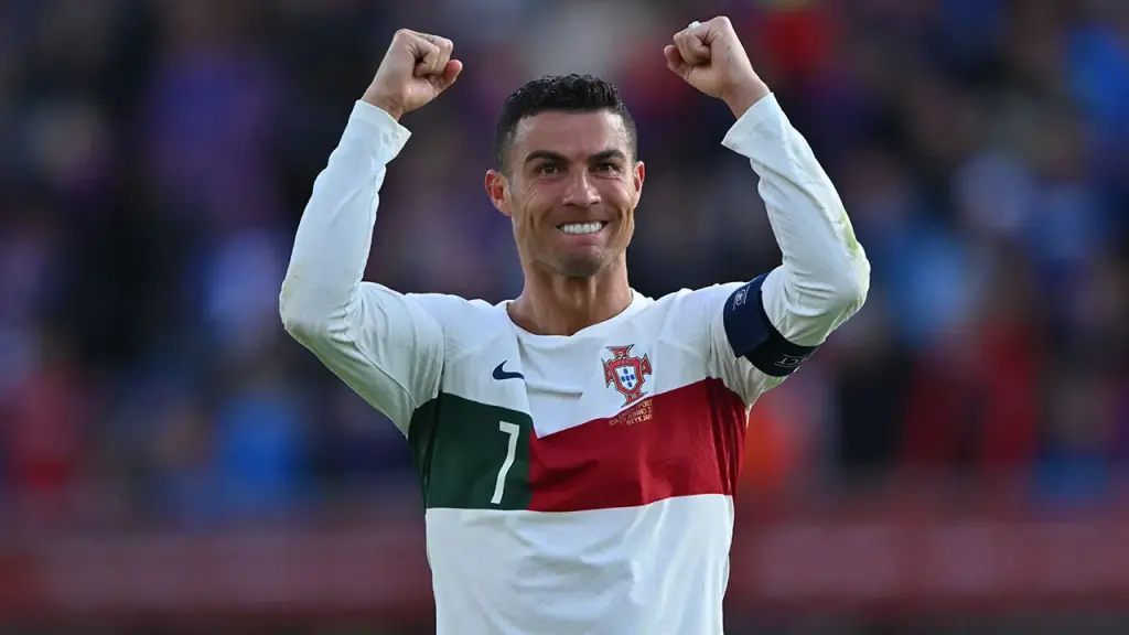 Cristiano Ronaldo describes Trump as someone who can help make a difference in the world.