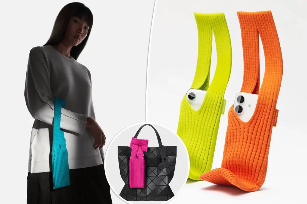 Customers mock Apple's $230 iPhone pocket 'sock'