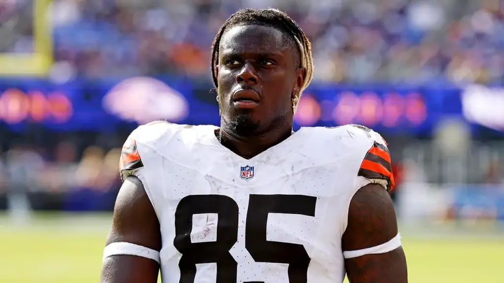 David Njoku expresses relief over not being traded at the NFL deadline