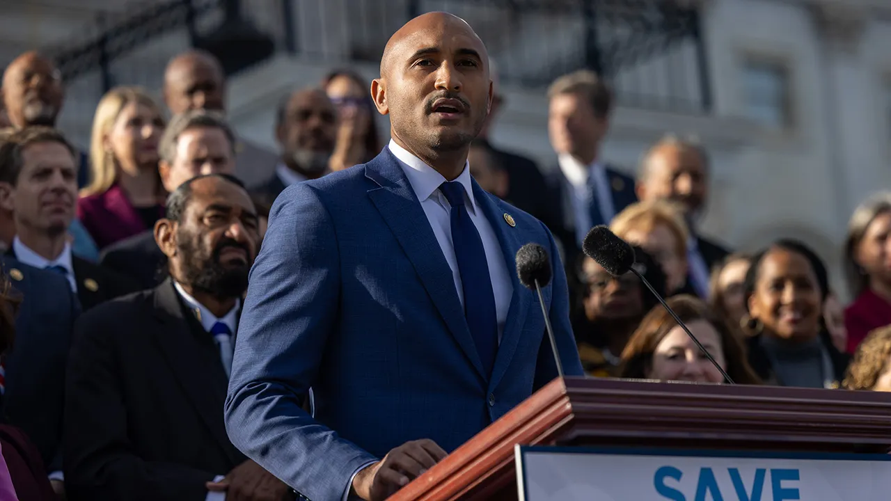 Democrats acknowledge base's valid frustration over shutdown agreement