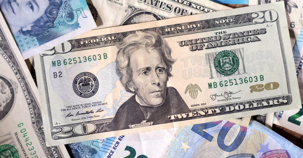 Dollar weakens, kiwi rises as interest rate paths differ