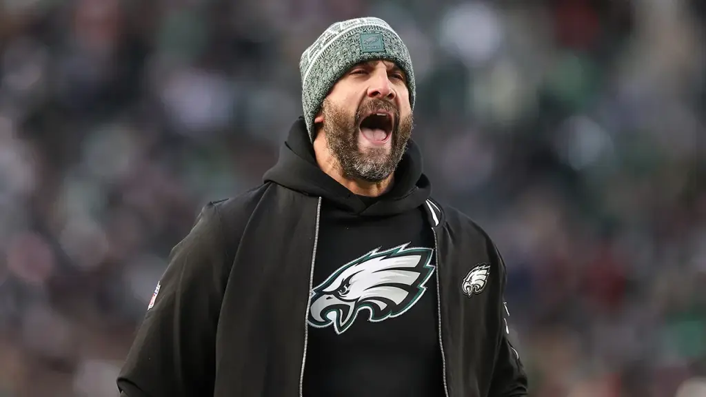 Eagles' choice to attempt a 2-point conversion fails, sparking backlash online