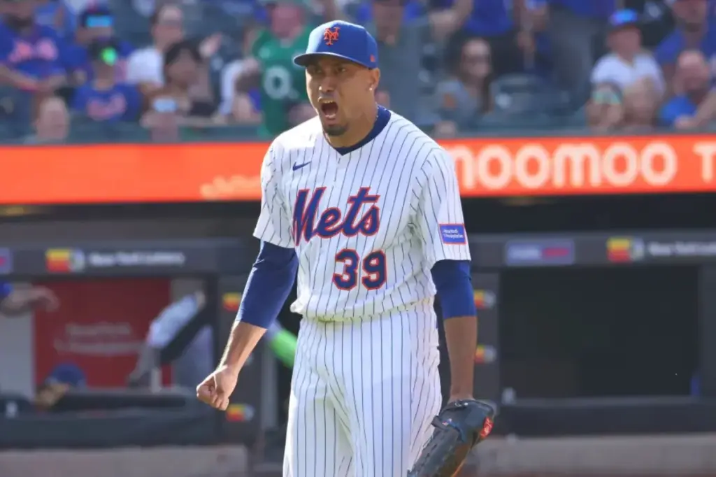 Edwin Diaz thinks there's a '50-50' chance he'll come back to the Mets.
