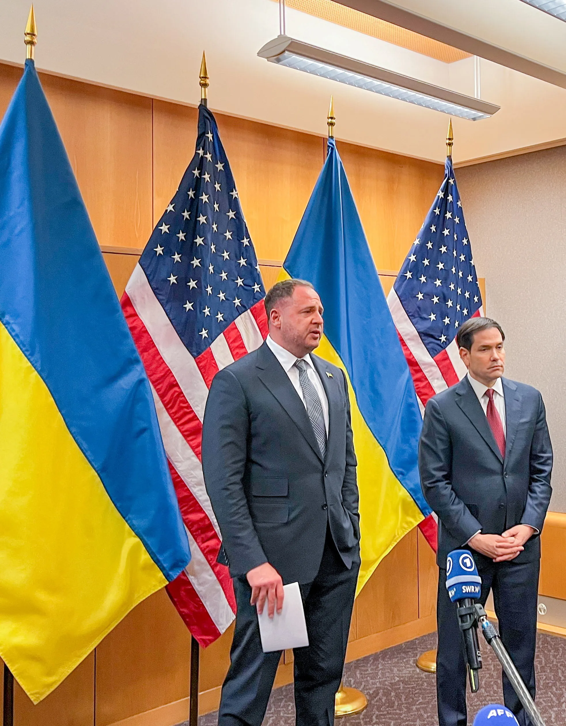 European partners oppose U.S. suggestion to halt Ukraine conflict talks