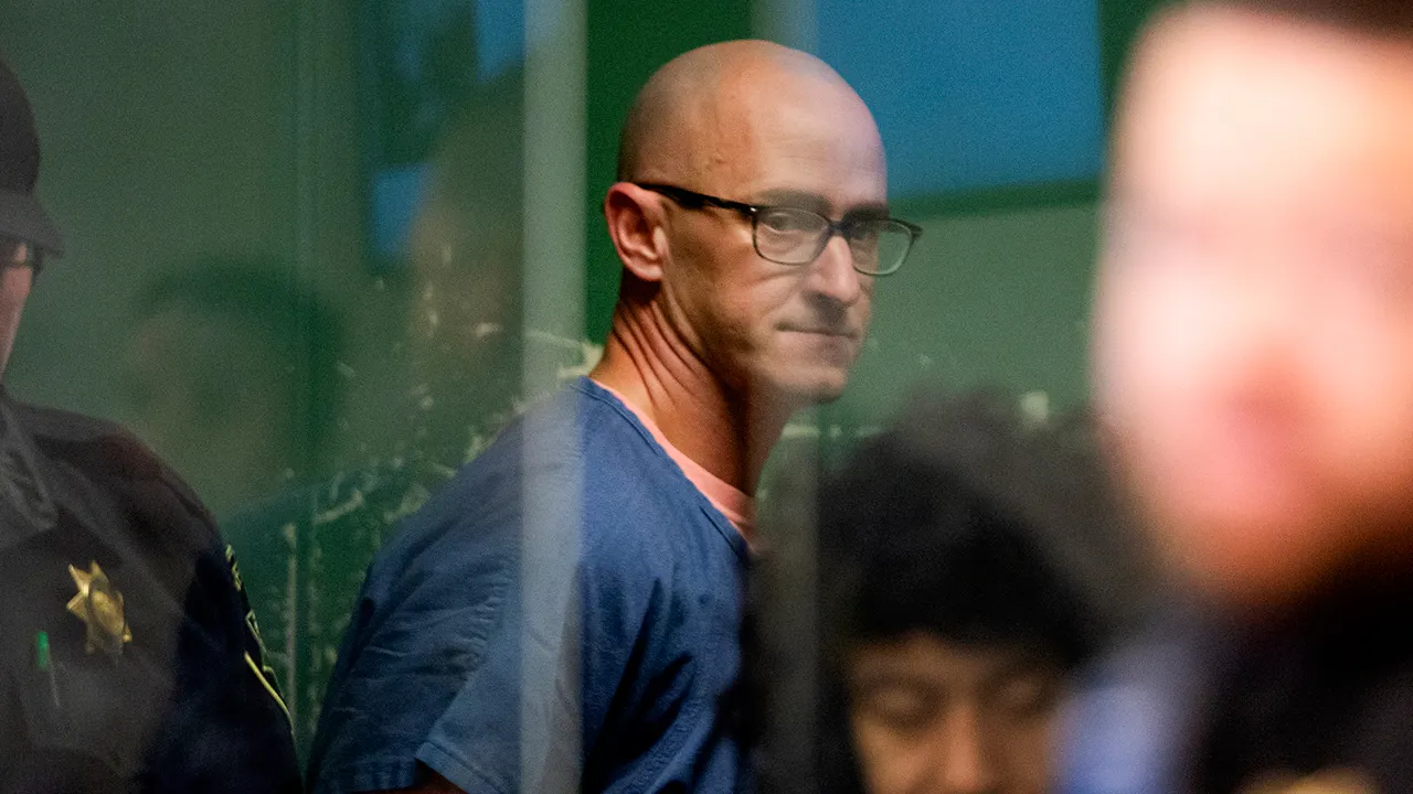 Ex-Alaska pilot receives sentence for mid-flight engine incident