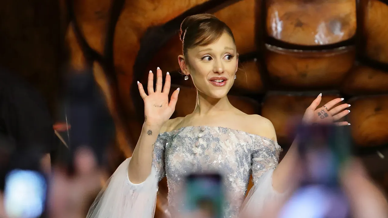 Fan reaches for Ariana Grande at 'Wicked: For Good' premiere in Singapore