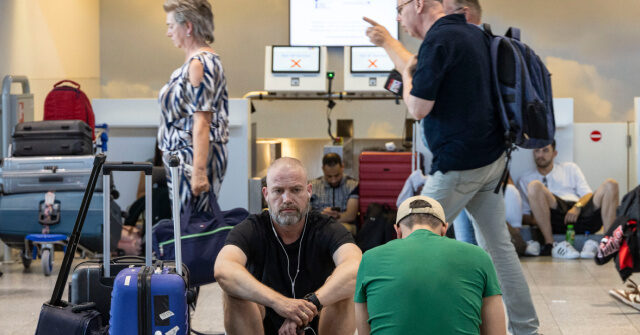 Flight Reductions Announced at 40 Major Airports Due to Shutdown