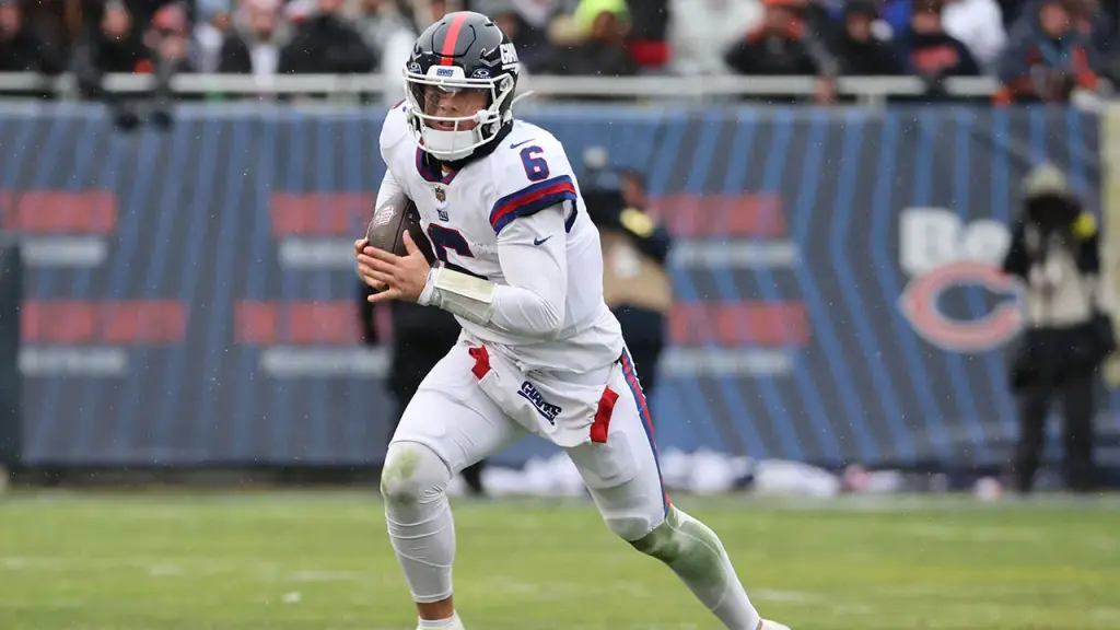 Former Giants player Brandon Jacobs delivers a serious message to rookie Jaxson Dart.