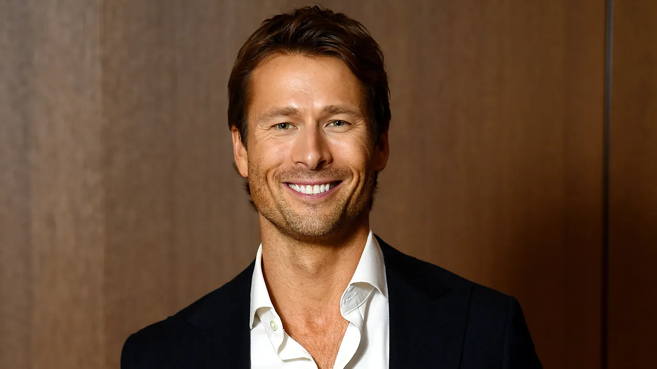 Glen Powell leaves Los Angeles for his Texas hometown and starts college at UT Austin.