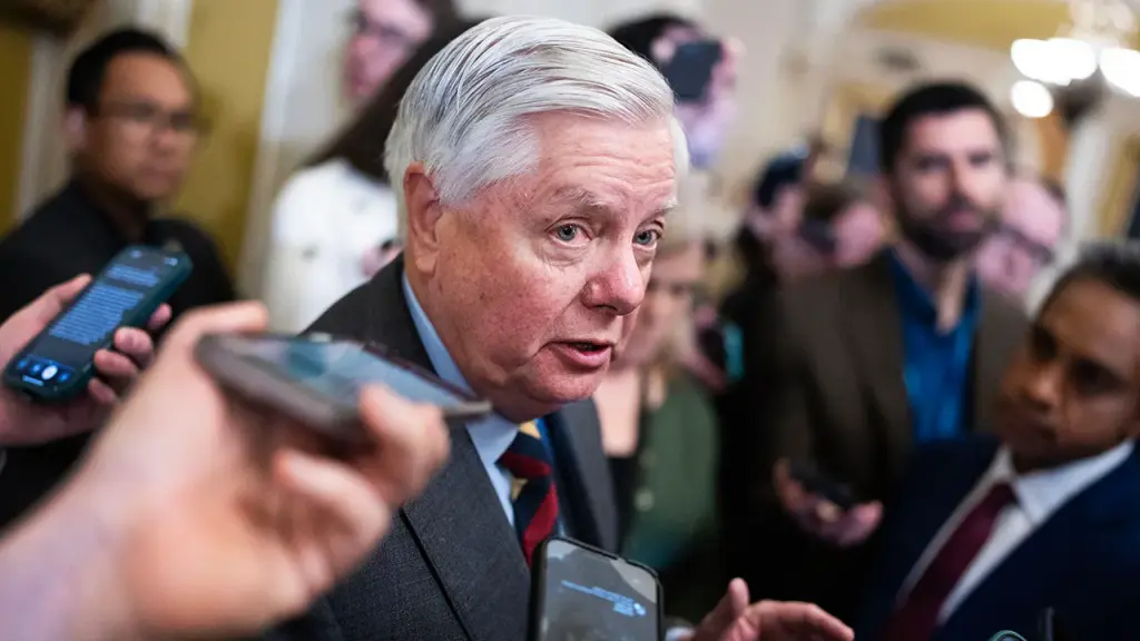 Graham criticizes Democrats for encouraging soldiers to ignore unlawful commands.
