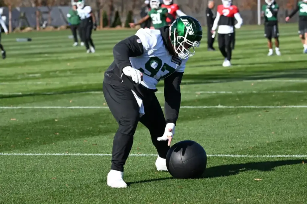 Harrison Phillips demonstrating to the Jets what it means to play while enduring pain