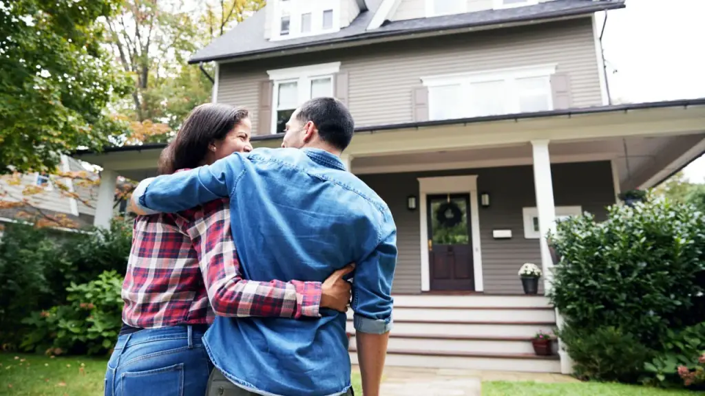Homebuyers are receiving unprecedented price reductions of $25,000 in the housing market.