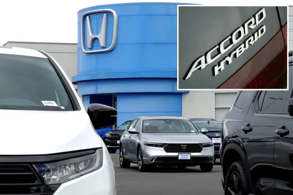 Honda recalls 256,600 Accord Hybrids nationwide, alerting to potential crash and injury hazards.