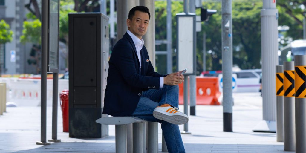 I worked as a managing director at a major bank and chose to retire early. True happiness came from gaining my independence, not from an extravagant watch.