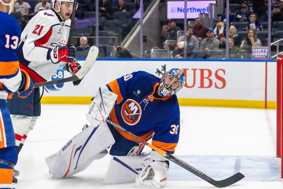 Ilya Sorokin and Patrick Roy overlook mistake in Islanders' defeat