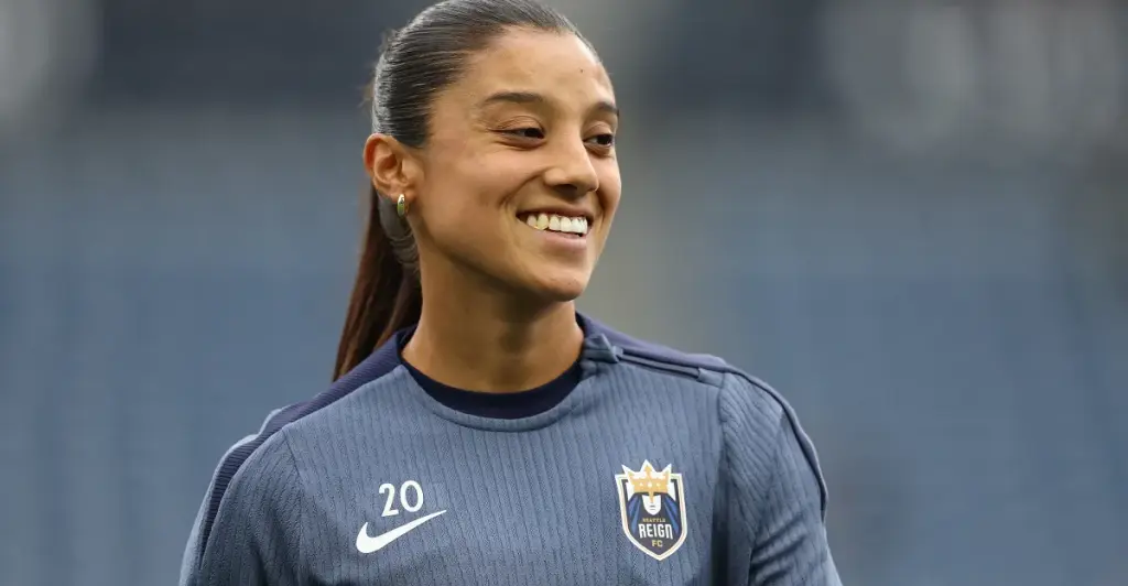 In her standout season, Seattle Reign midfielder Sam Meza seeks to be the Mexican-American role model she lacked while growing up.