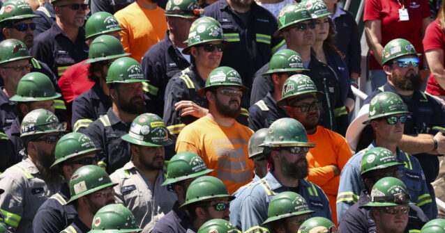 Inflationary Pressures Decrease in Manufacturing Industry Amid Conflicting Private Surveys