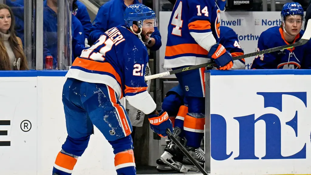 Islanders' Kyle Palmieri delivers incredible performance after suffering ACL tear