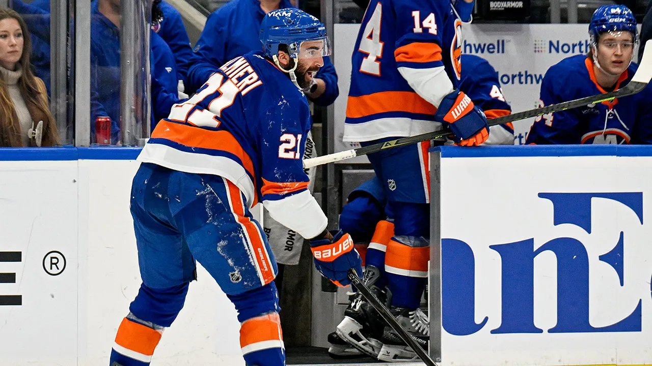 Islanders' Kyle Palmieri delivers incredible performance after suffering ACL tear