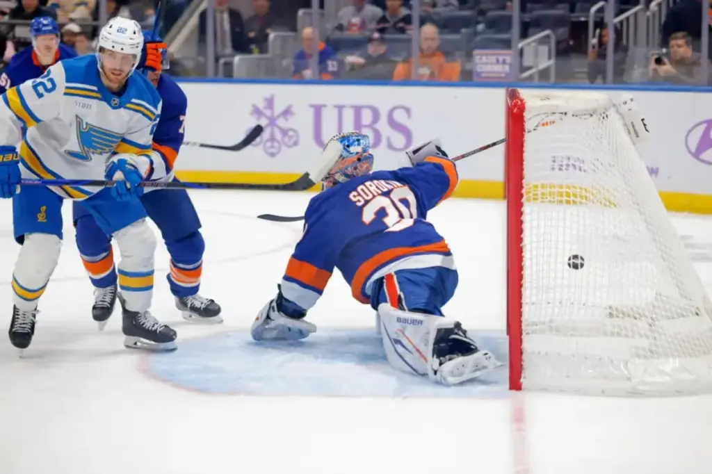Islanders lose heavily at home to the Blues
