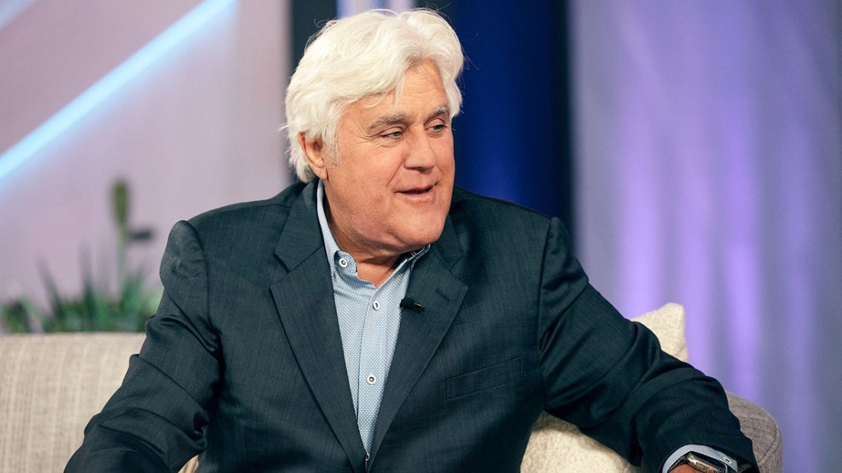 Jay Leno stops making political jokes, stating that crowds prefer not to hear lectures.