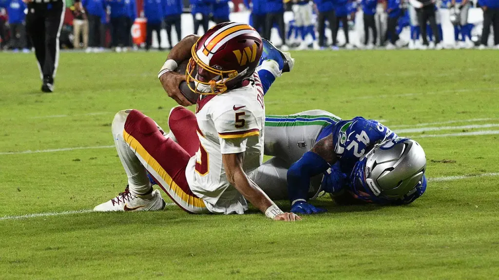 Jayden Daniels of the Commanders experiences a terrible injury against the Seahawks