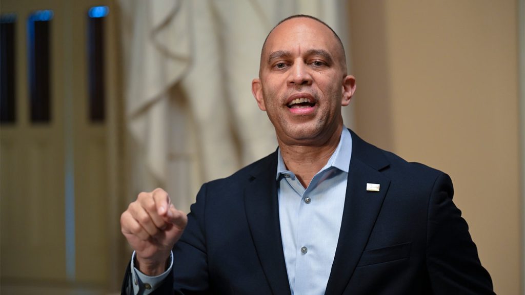 Jeffries accuses Republicans of causing the shutdown while CNN host challenges Democrats' position