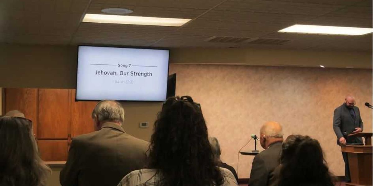 Jehovah's Witnesses: Praising within the most disliked group