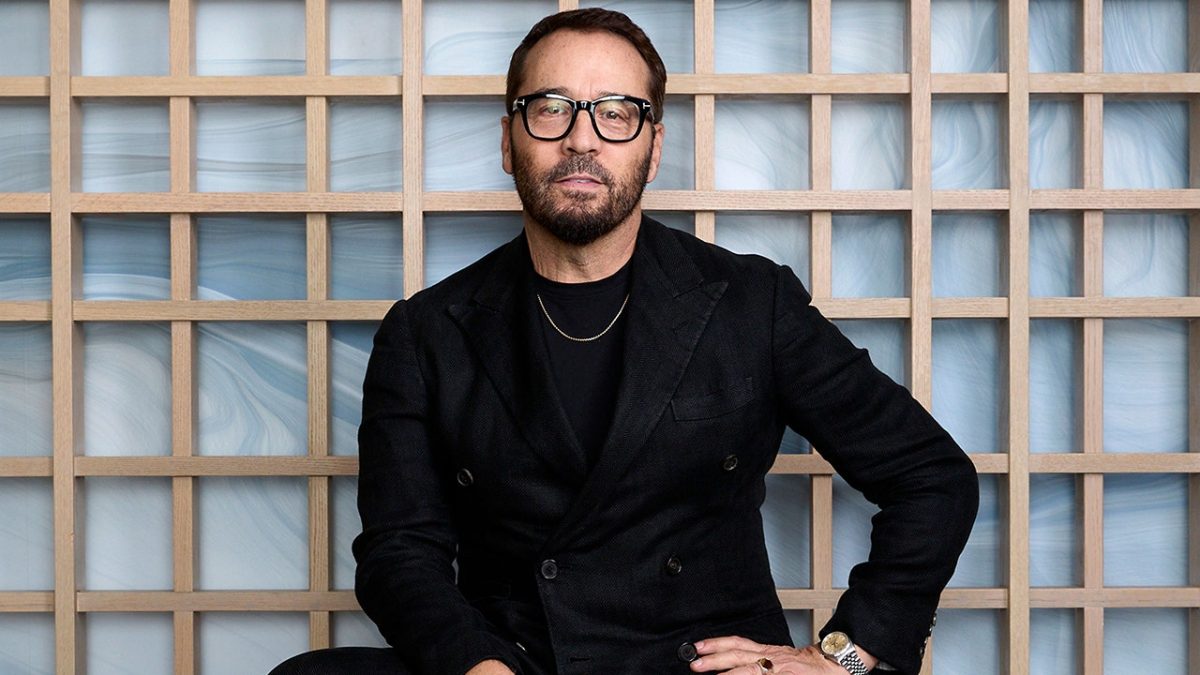 Jeremy Piven believes people are too quick to react and should focus on listening.
