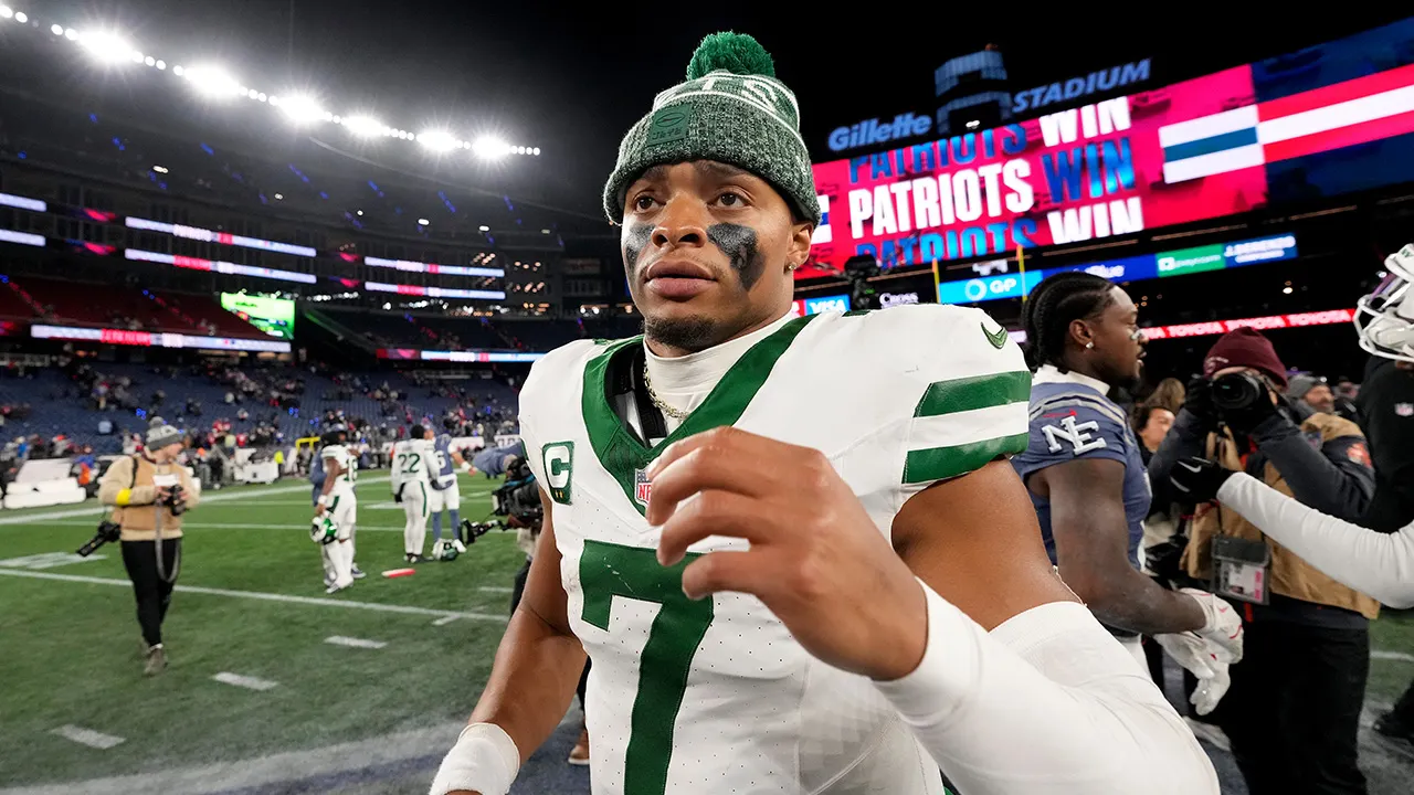 Jets' Justin Fields shares honest thoughts on being benched