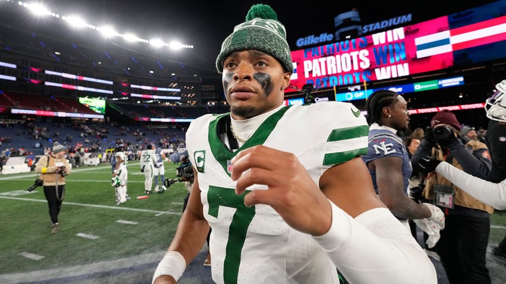 Jets are expected to sit Justin Fields.