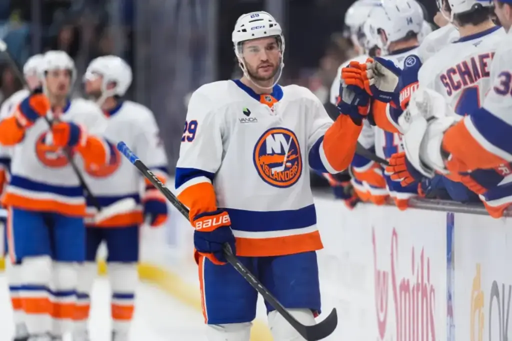 Jonathan Drouin keeps up his impressive performance with a key goal in the Islanders' victory.
