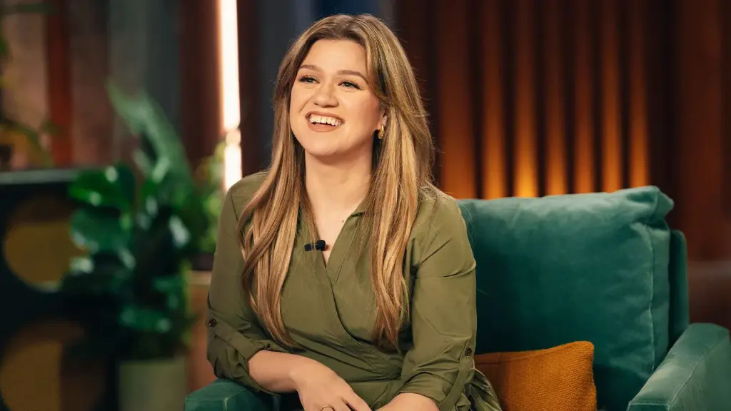 Kelly Clarkson responds to her former manager's comments about plastic surgery