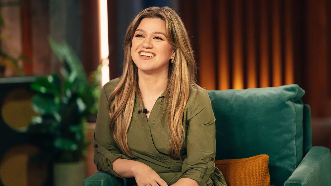 Kelly Clarkson responds to her former manager's comments about plastic surgery