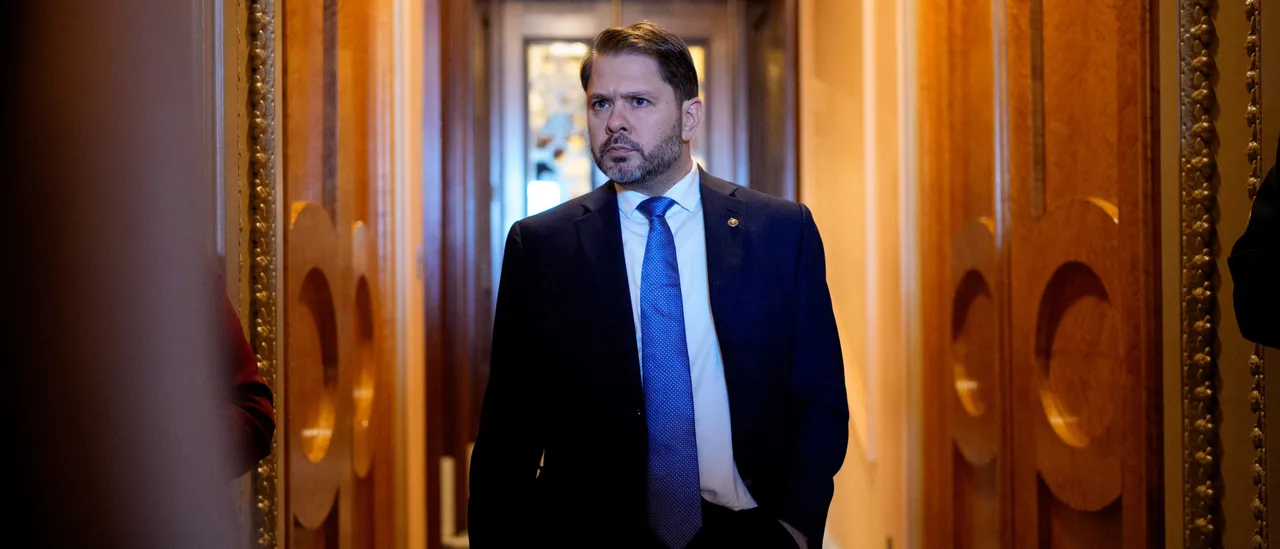 Leaked Texts from Democratic Senator Make Him Seem Very Impressive