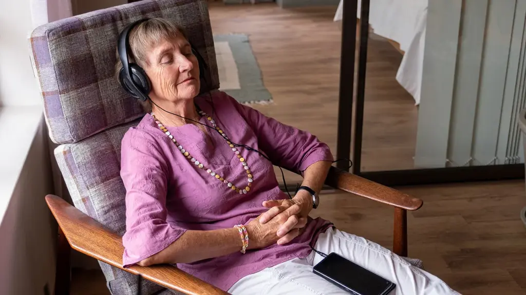 Listening to music reduces the risk of dementia by almost 40%, new research shows
