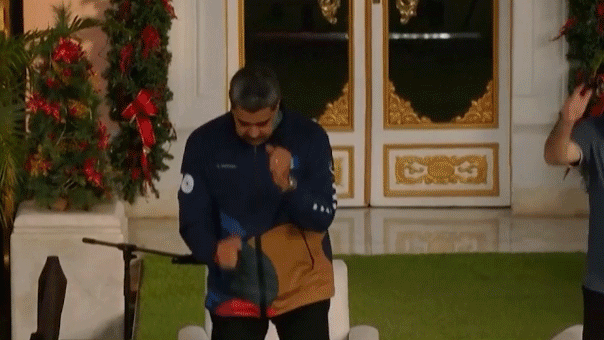 Maduro dances in Venezuela during tensions and sanctions from the US