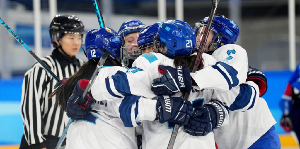Men dominate women's hockey in Minnesota — one team includes 4 males