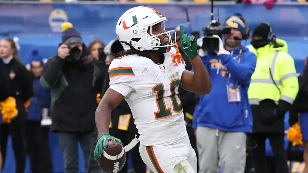 Miami defeats Pitt to maintain College Football Playoff aspirations