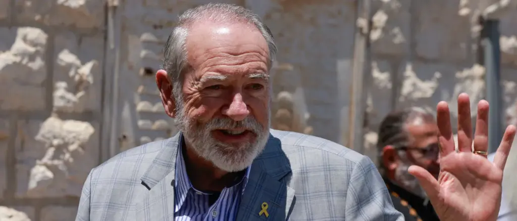 Mike Huckabee Might Consider Resigning