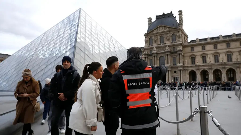 Museum robberies, including the October Louvre theft, raise international security worries