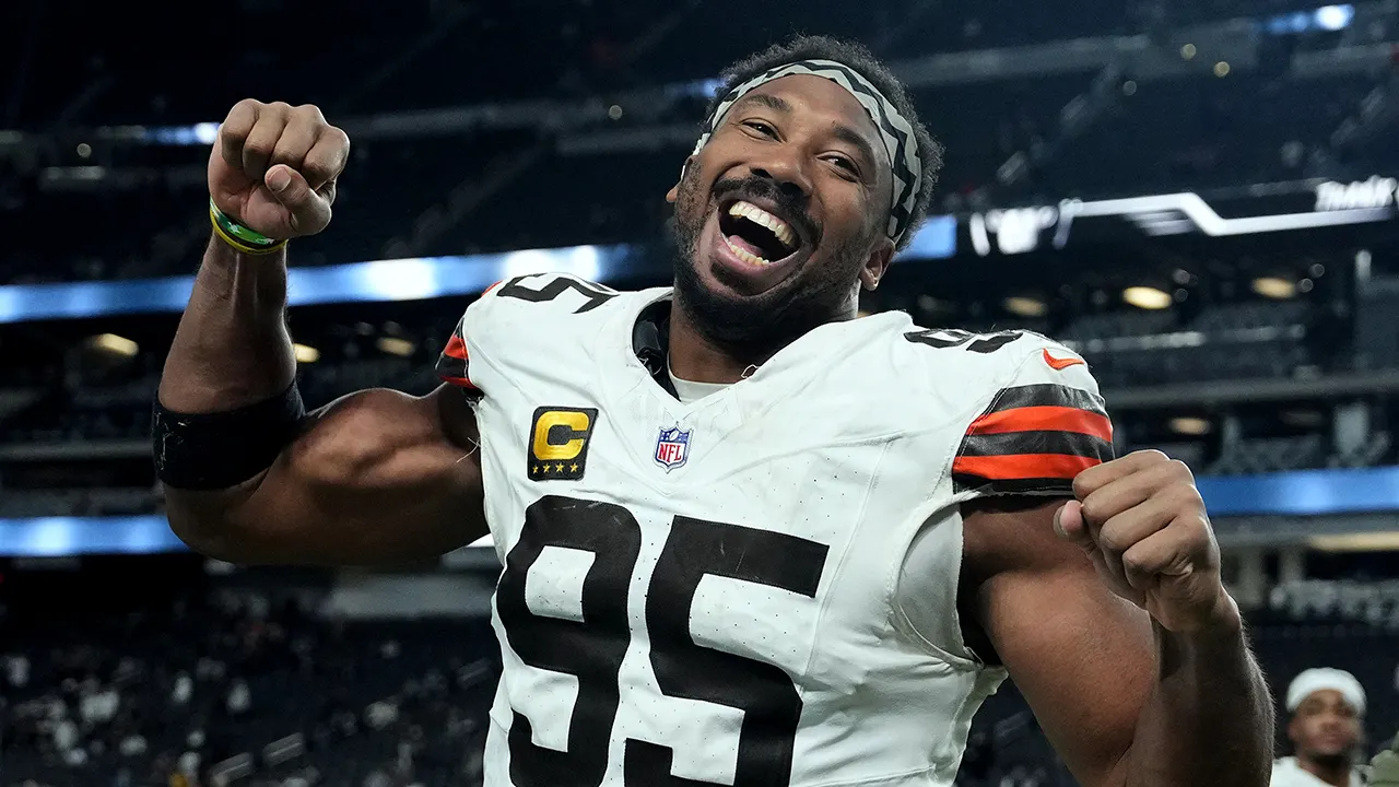 Myles Garrett and Chloe Kim seem to validate dating speculation with a kiss.