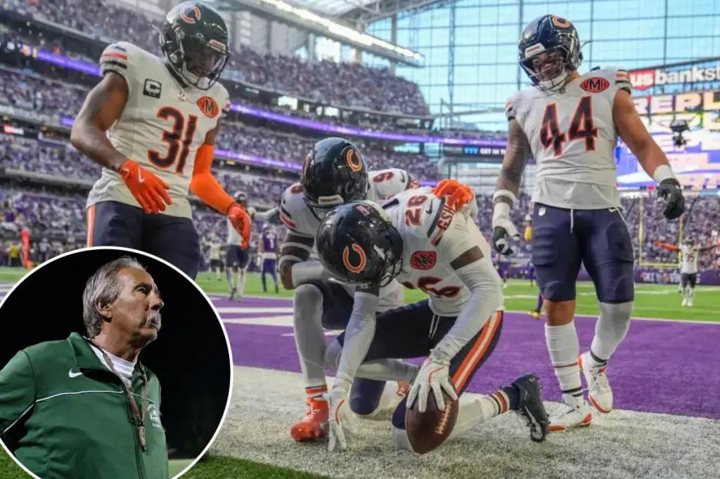 Nahshon Wright, former player of John Beam, secures interception for the Bears