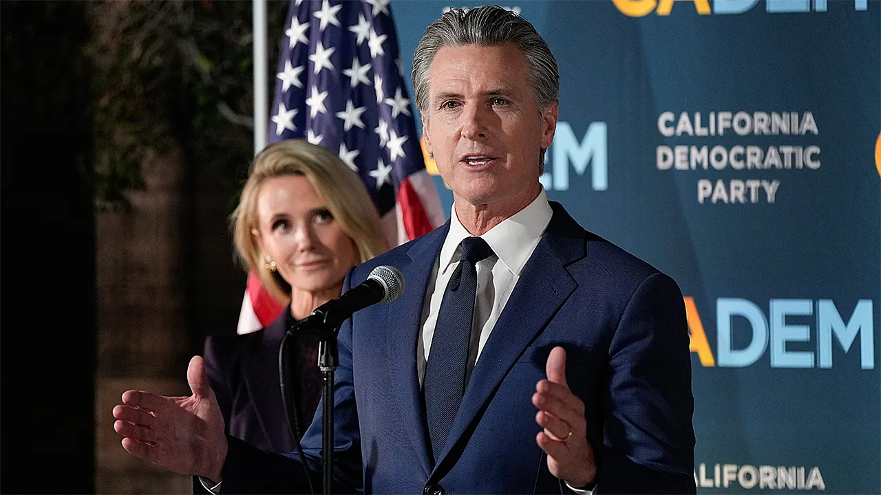 Newly won ballot box victory, Newsom heads to Texas as California governor takes his fight nationwide