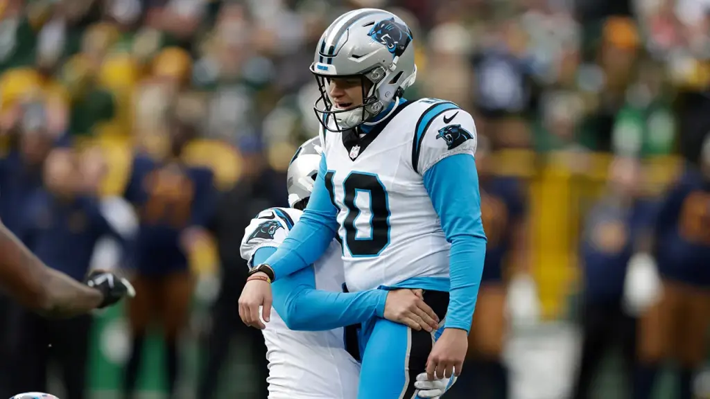 Panthers surprise Packers away from home