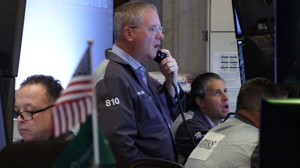 Paramount reduces expenses, SoftBank sells its Nvidia shares, Warren Buffett starts a new tradition and more in Morning Squawk.