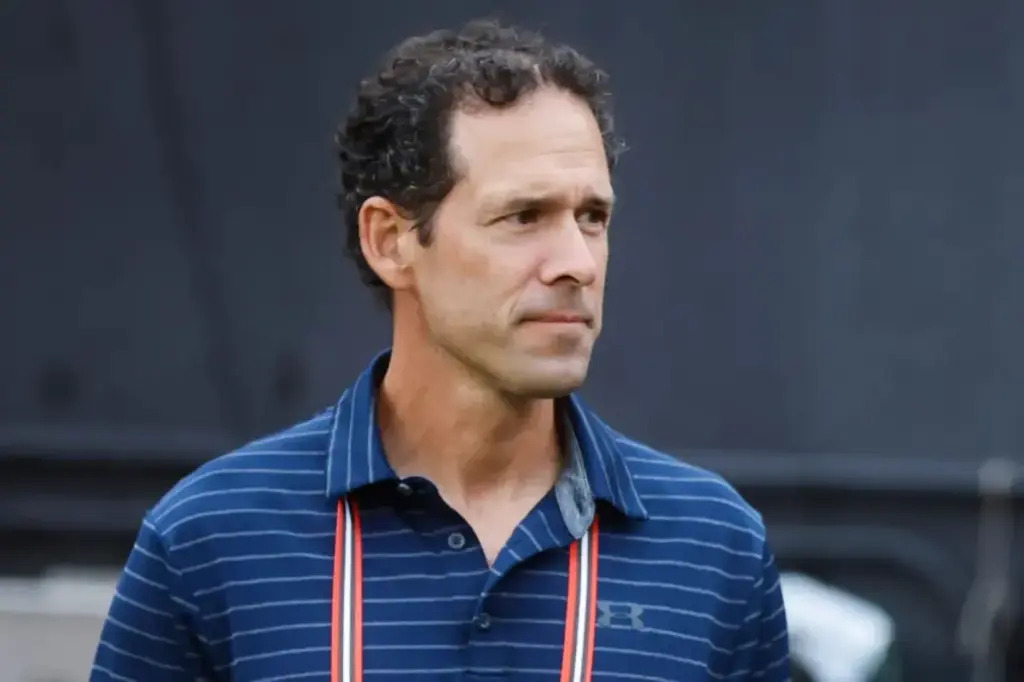 Paul DePodesta departing the Browns to return to MLB with the Rockies