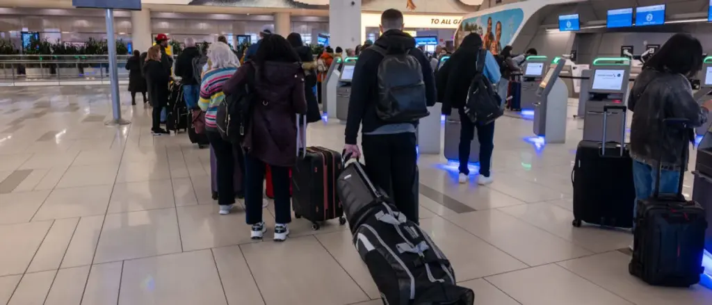 Police Shoot and Kill Man Armed with a Knife at Missouri Airport, Authorities Report