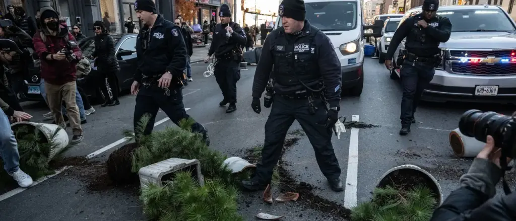 Protesters Trying to Block ICE Raid in New York City Arrested After Standoff Using Barricades and Garbage