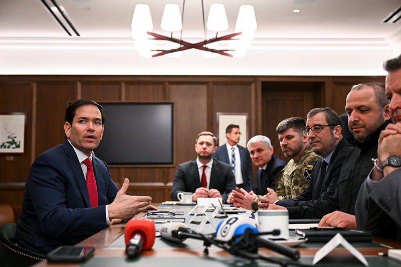 Rubio and Witkoff meet with Ukrainian negotiators in Florida after the resignation of Zelensky’s chief negotiator